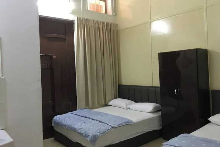 Room 30 of 68