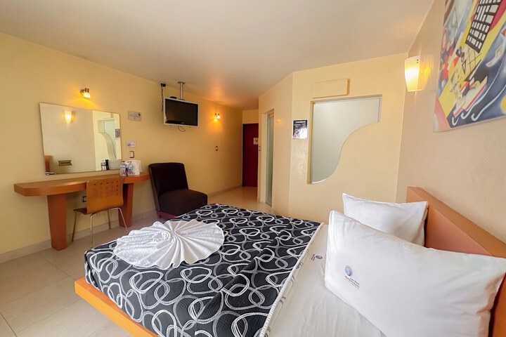 Room 13 of 42