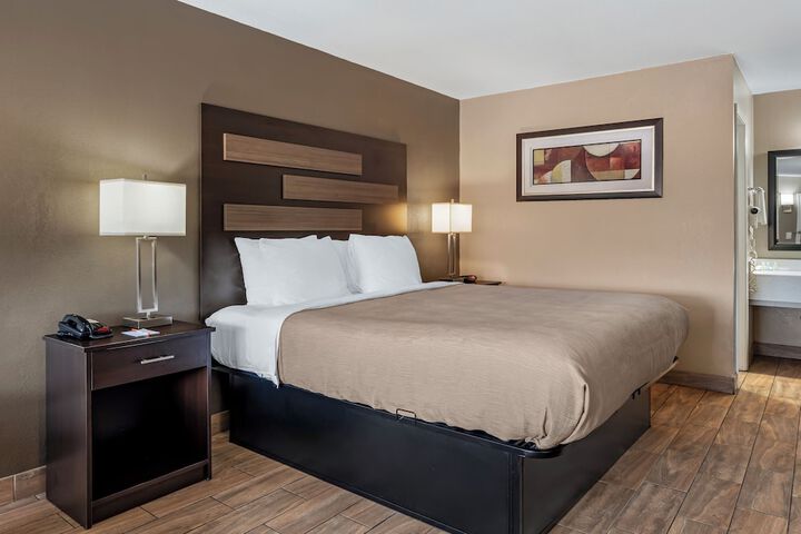 Standard | King Bed (14 of 21)