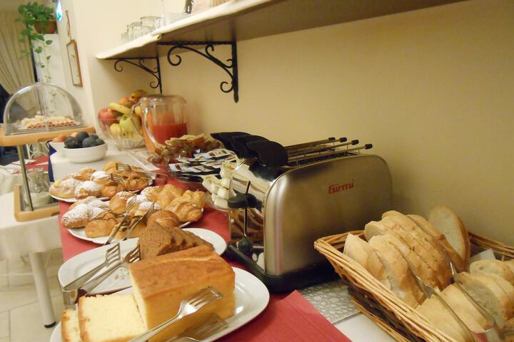 Breakfast/Coffee Service 27 of 40