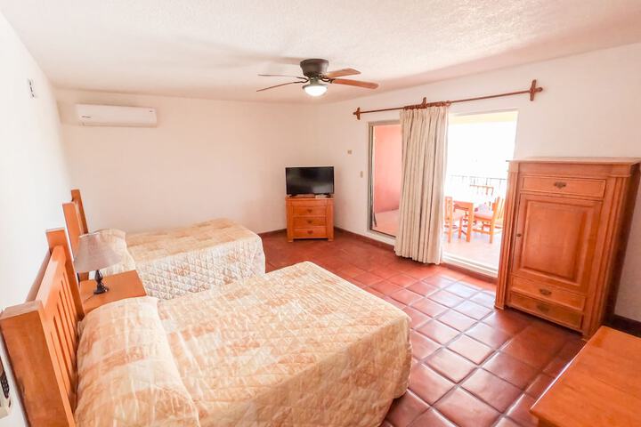Room 7 of 12