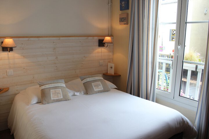 Room 3 of 32
