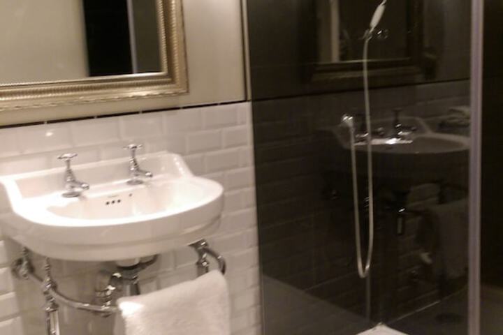 Room 57 of 116