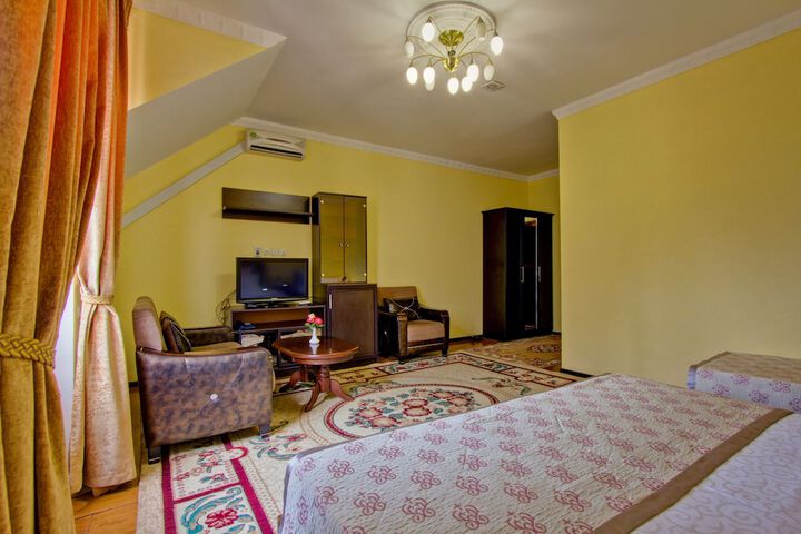 Room 9 of 40