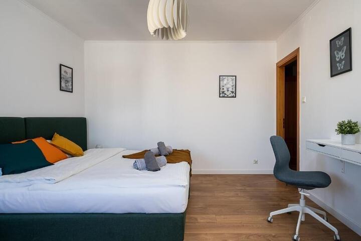 Room 3 of 178