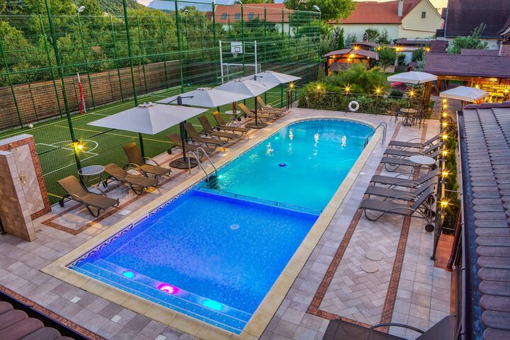 Pool 57 of 125