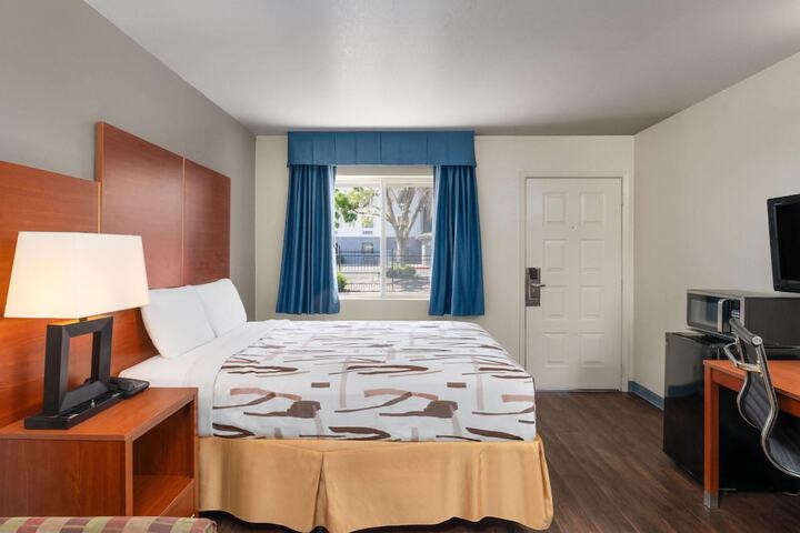 Room 12 of 35