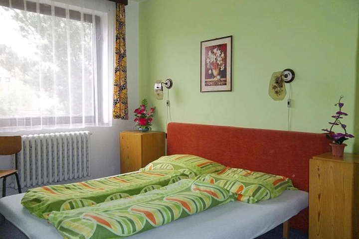 Room 6 of 13