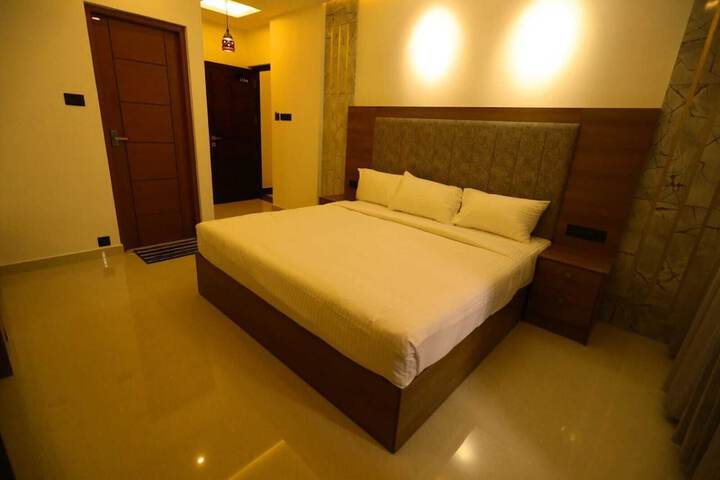 Room 3 of 8