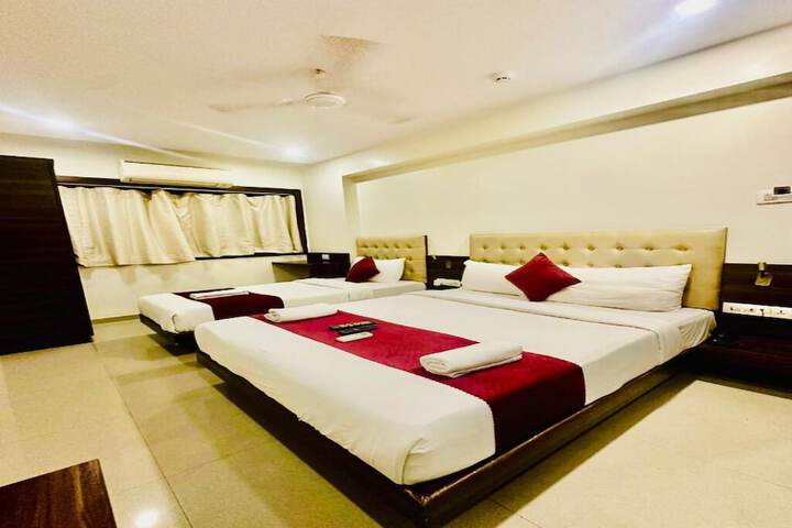 Room 8 of 16