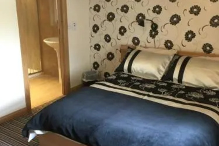 Room 5 of 6