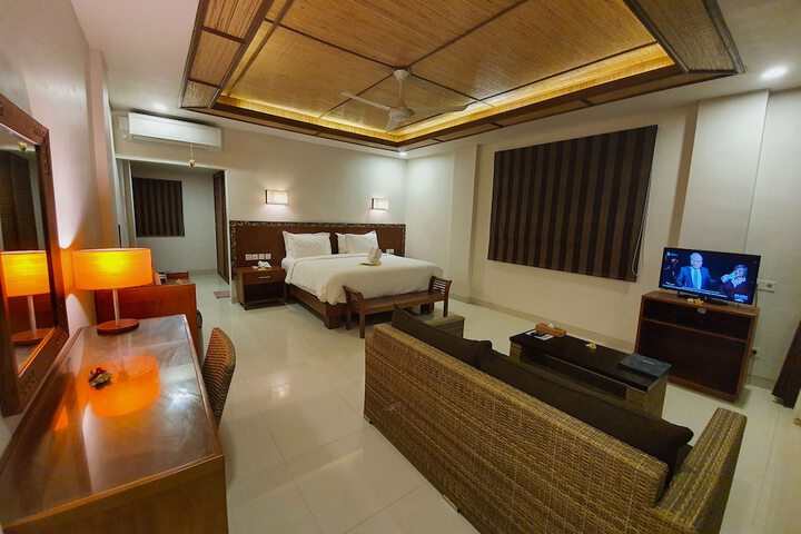Room 18 of 106
