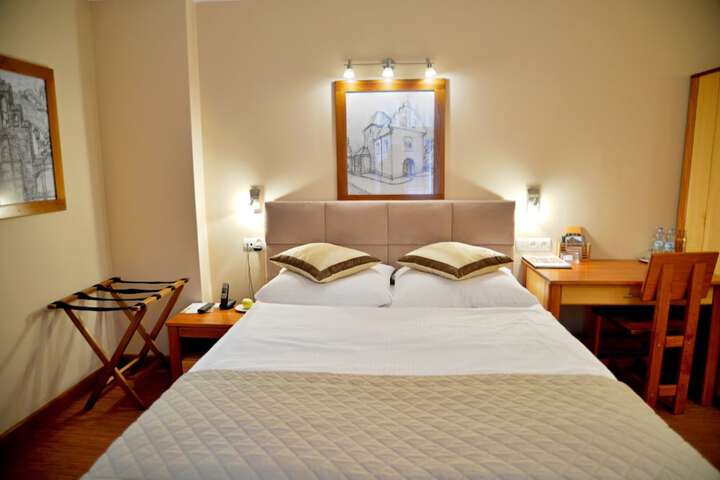 Room 35 of 91