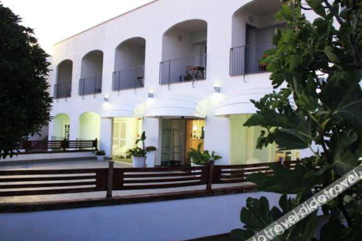 Hotel 8 of 27