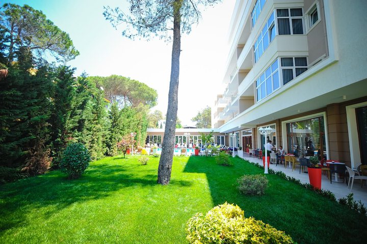 Hotel Exterior 78 of 86
