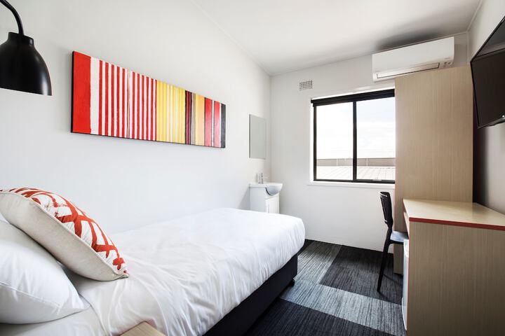 Room 8 of 38