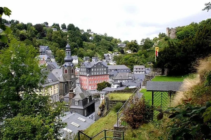GSTEHAUS-LUISE IN MONSCHAU
