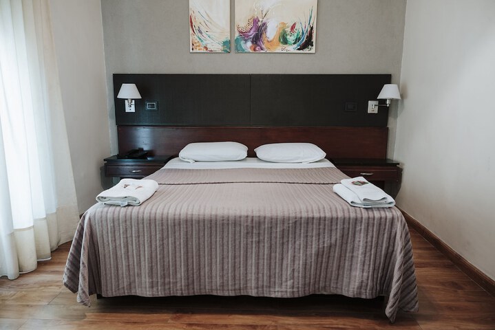 Room 6 of 40