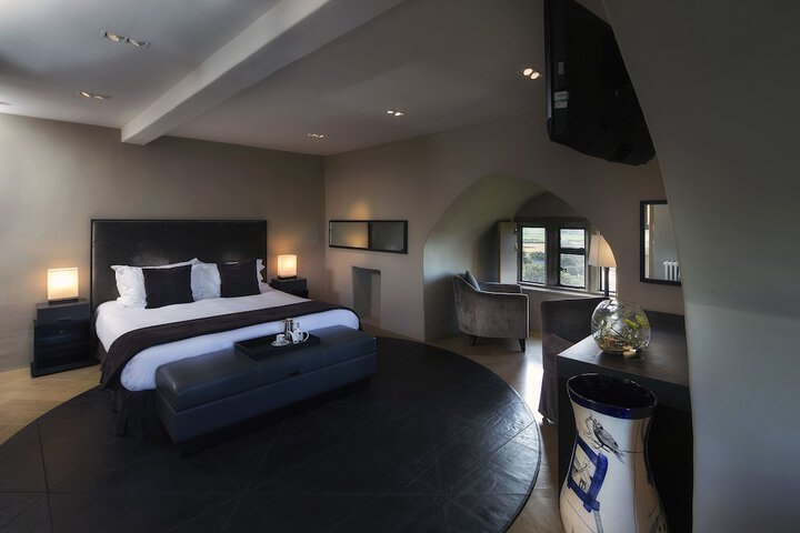 Room 8 of 30