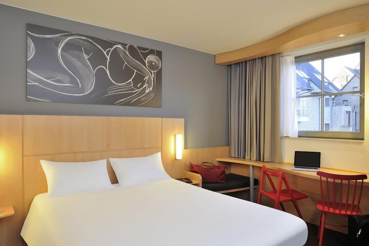 Room 12 of 72