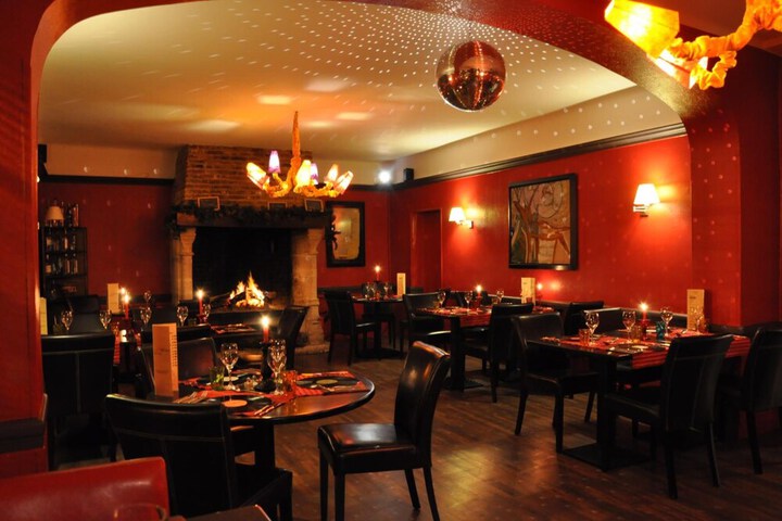 Dining 26 of 33