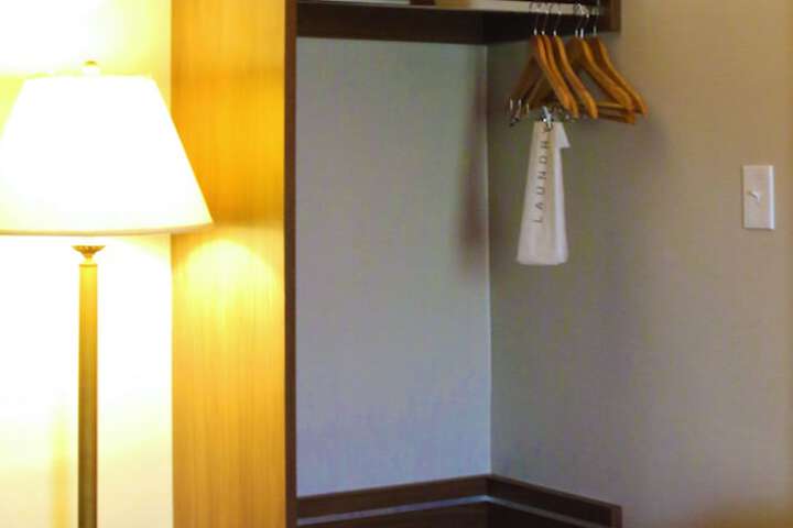 1 King Bed (3 of 10)