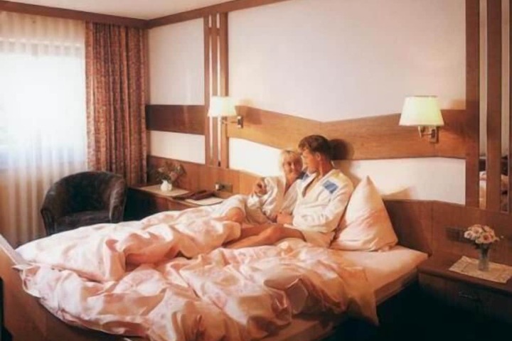 Room 5 of 38