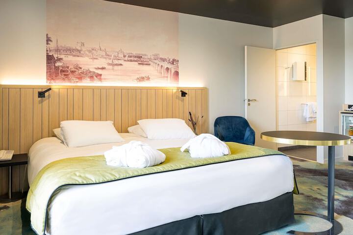 Room 14 of 100