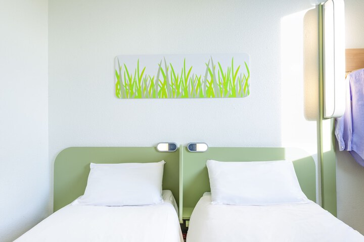 Room 4 of 51