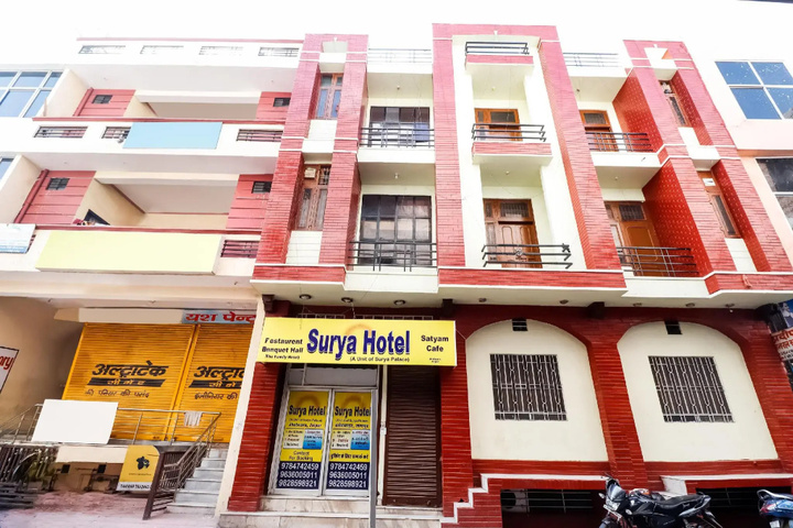 SPOT ON 66941 Surya Hotel