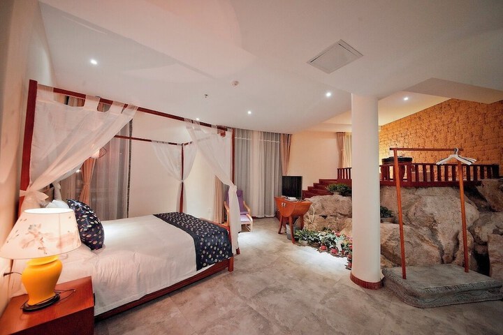 Room 48 of 161
