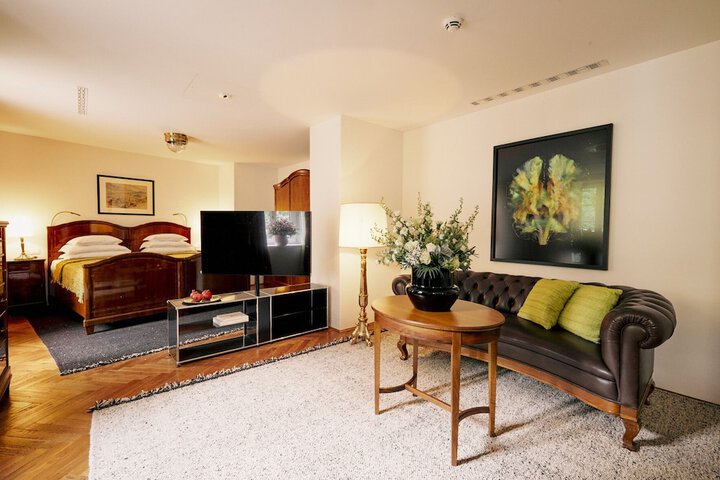 Room 3 of 125