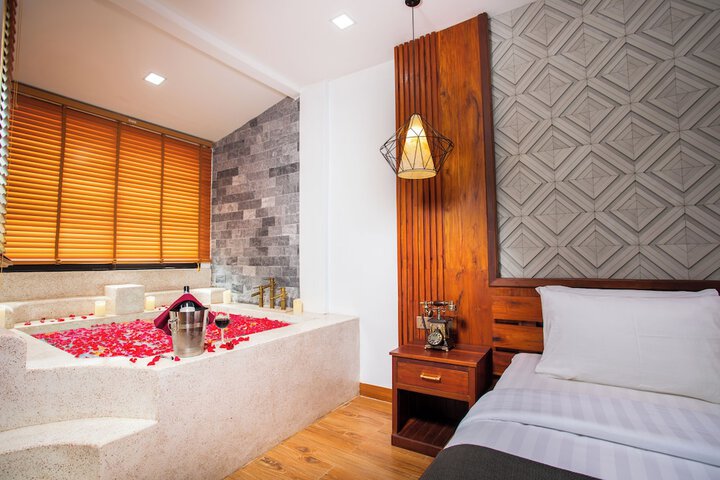 Room 26 of 180