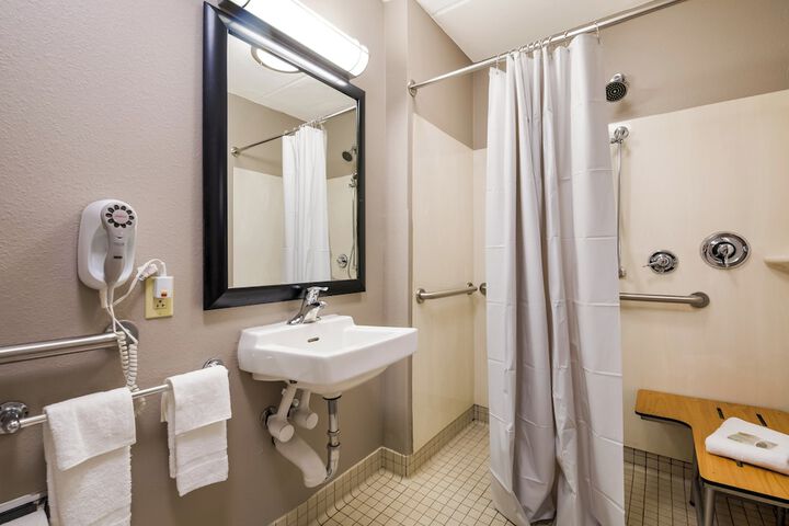 Standard King Room (12 of 25)
