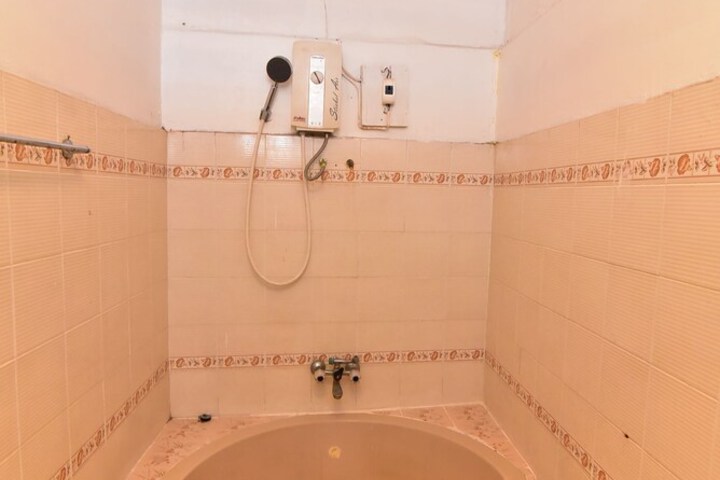 Deep Soaking Bathtub