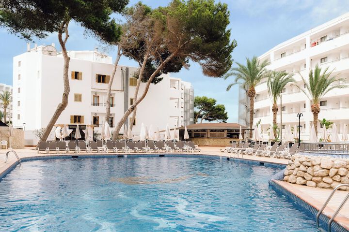 Hotel with Pool