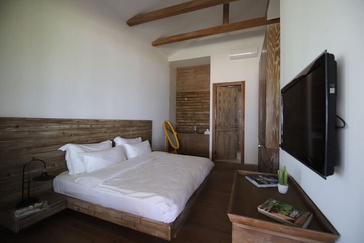 Room 14 of 102