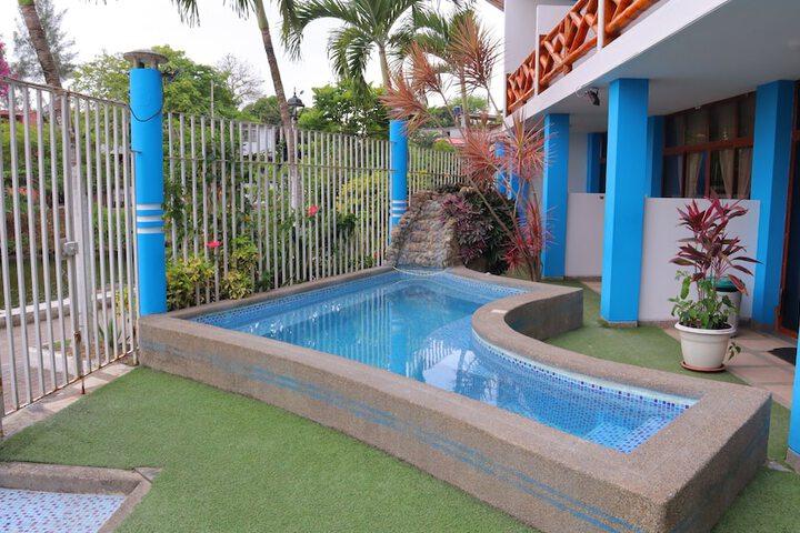 Pool 90 of 111