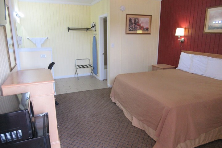 1 King Bed (4 of 20)