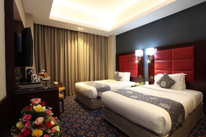 Room 9 of 32
