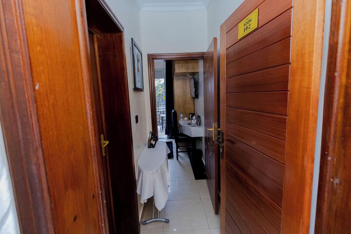 Room 25 of 94