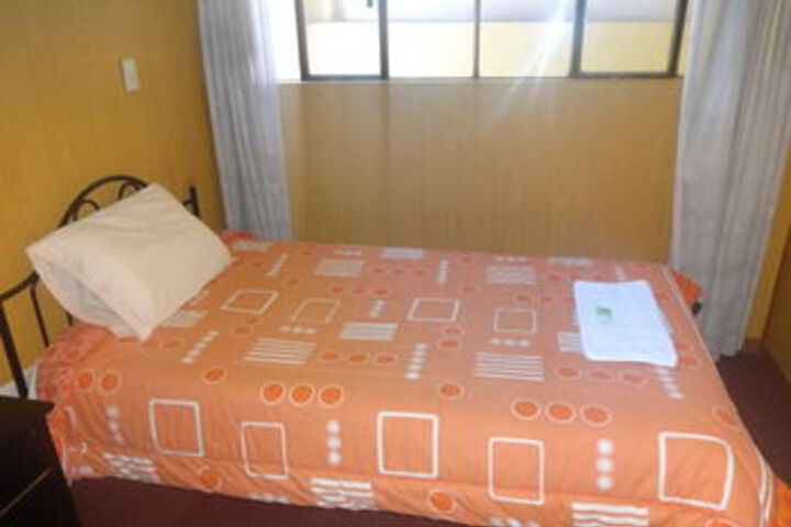 Room 11 of 28