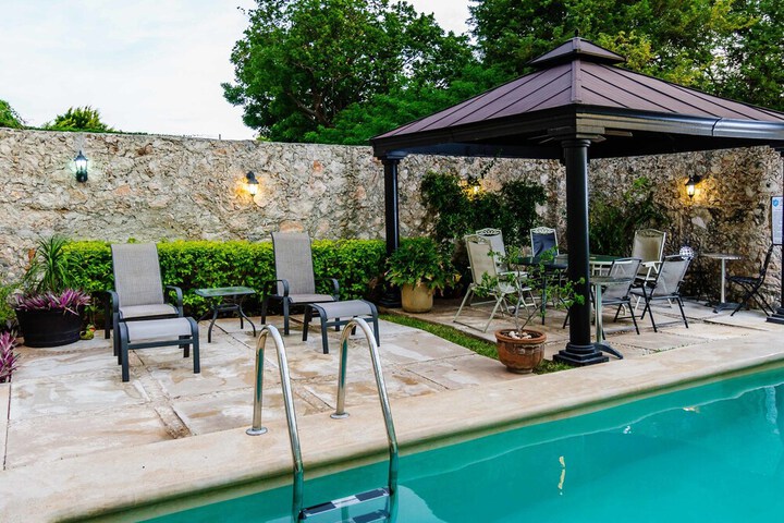 Hotel with Pool