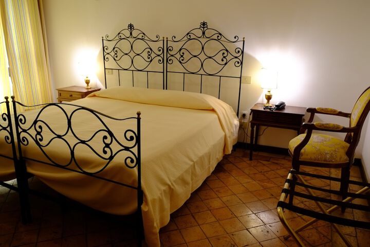 Room 4 of 37