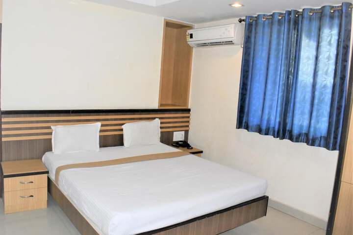 Room 15 of 27