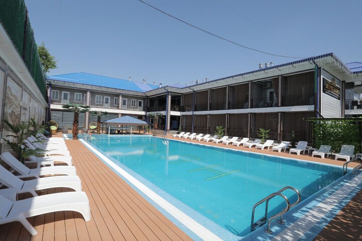 Pool 10 of 19