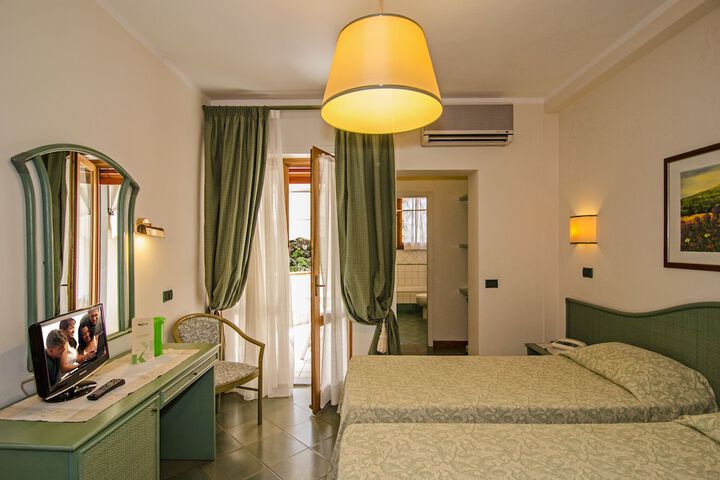 Room 47 of 100