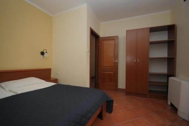 Room 12 of 41