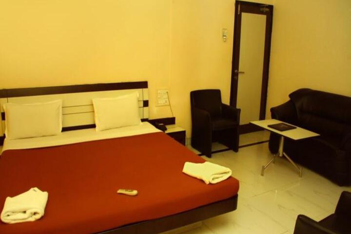 Room 2 of 7