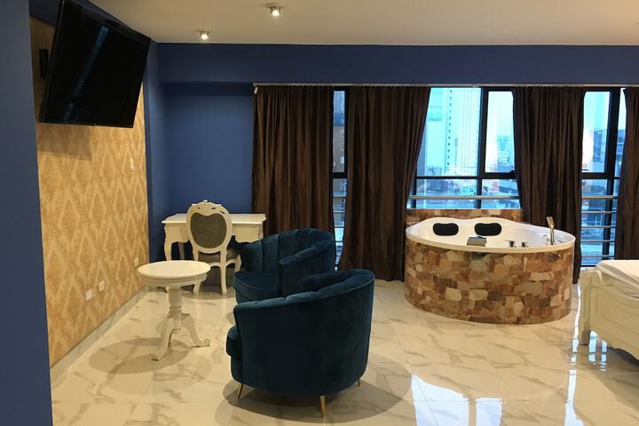 Room 4 of 23